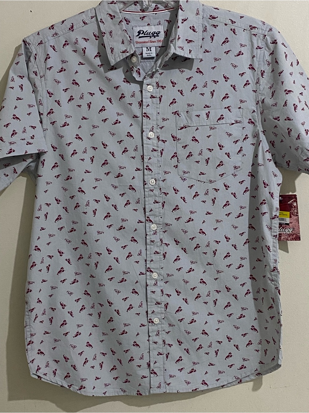 Plugg Men's Light Gray Short-Sleeve Button-Up Shirt with Maroon Lobster Print
